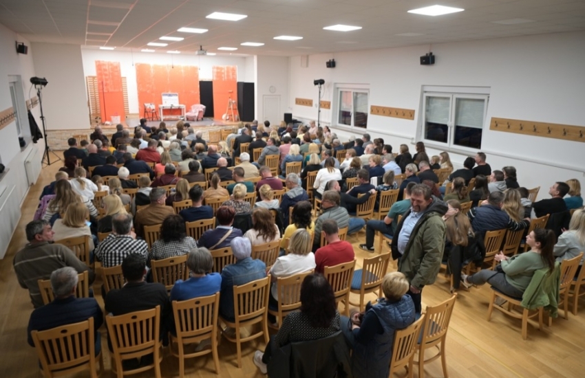 Predstava Kerekesh teatra „Beba“ oduševila Kalinovčane