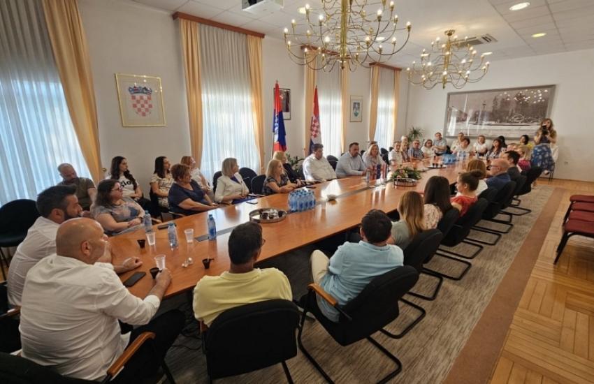 Župan i zamjenik sastali se sa zaposlenicima Županije