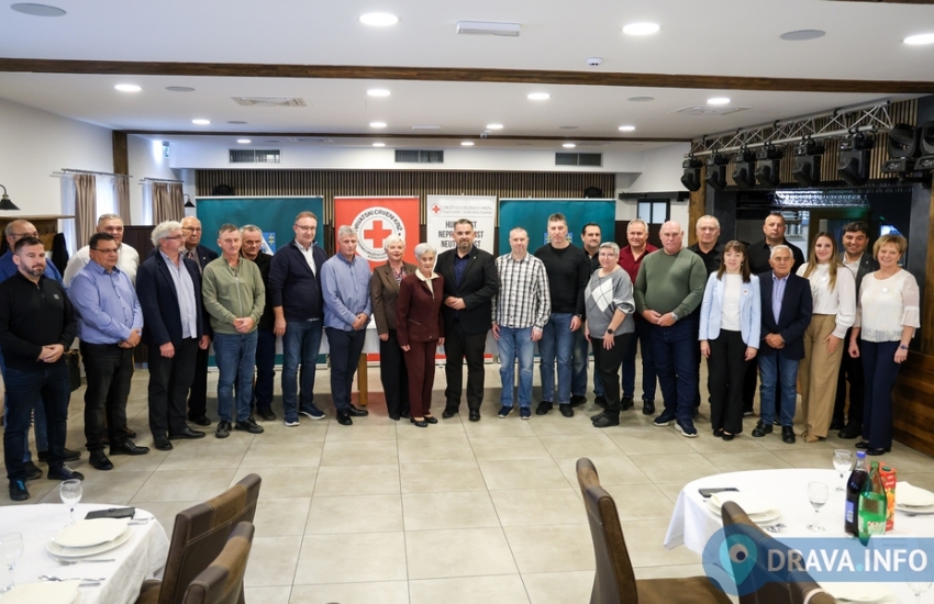 Župan Golubić dodijelio priznanja višestrukim darivateljima krvi s područja županije