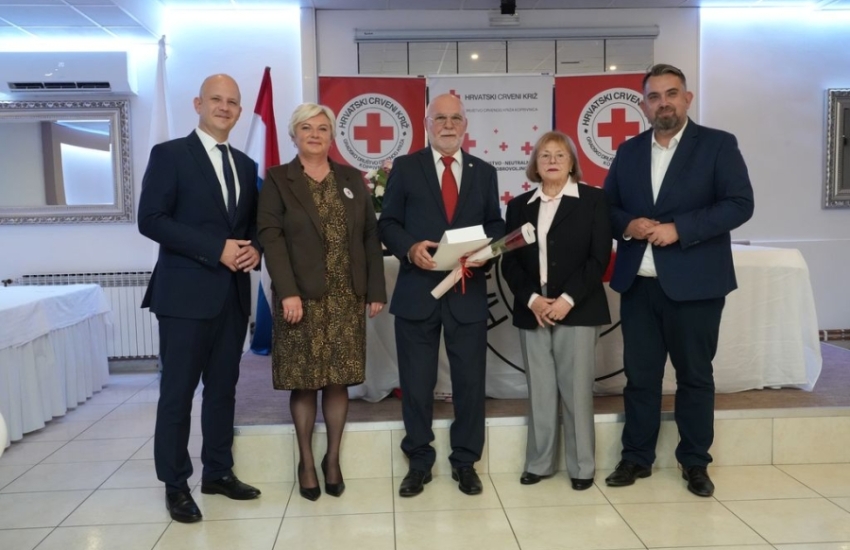 Koprivničko Gradsko društvo Crvenog križa dodijelilo priznanja darivateljima krvi Koprivničko Gradsko društvo Crvenog križa dodijelilo priznanja darivateljima krvi