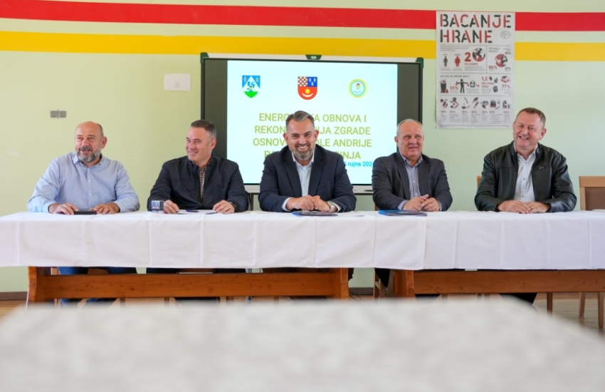 Potpisani ugovori za projekt rekonstrukcije Osnovne škole Andrije Palmovića Rasinja