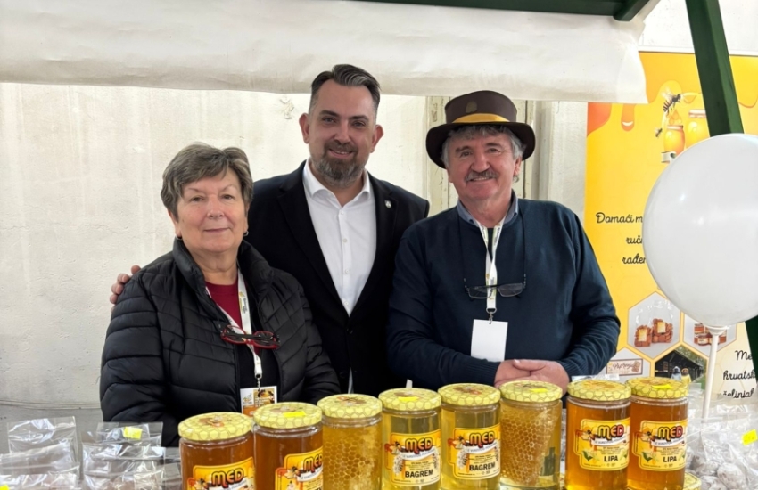 Župan i suradnici podržali županijske izlagače na 21. Međunarodnom pčelarskom sajmu u Gudovcu