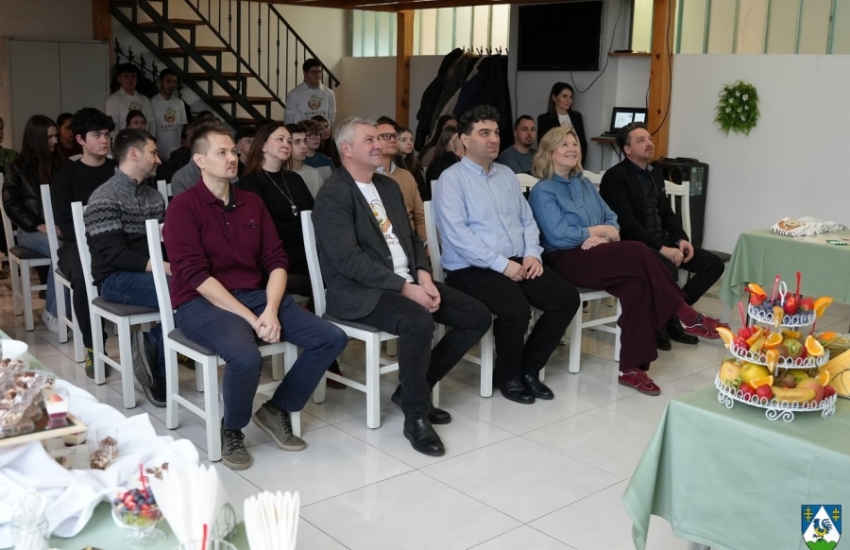 Predstavljen projekt „Kamilicom kroz ruke znanja“