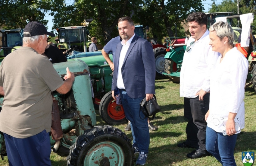 Oldtimer traktori predstavljeni u Koprivničkim Bregima