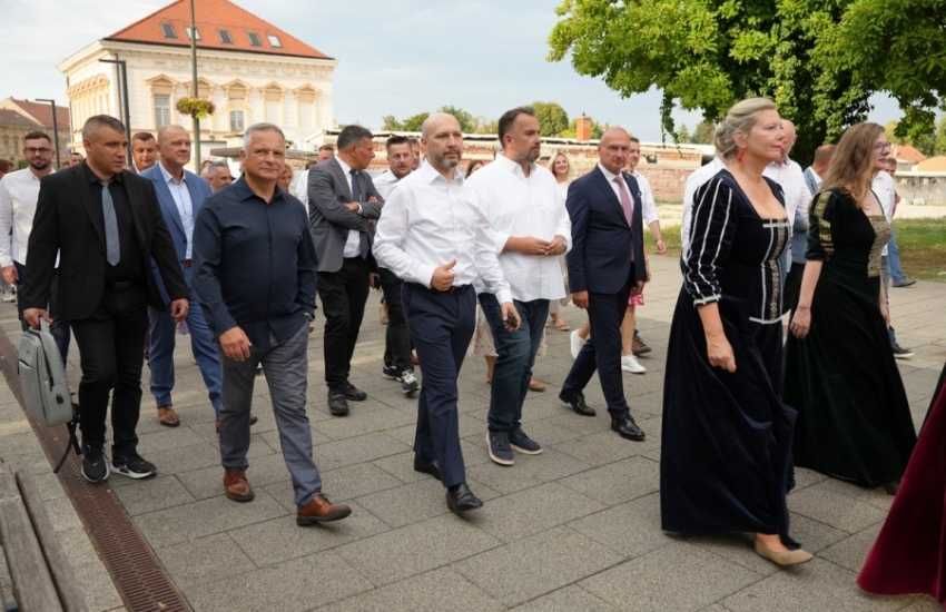 Svečana povorka obilježila drugi dan Renesansnog festivala