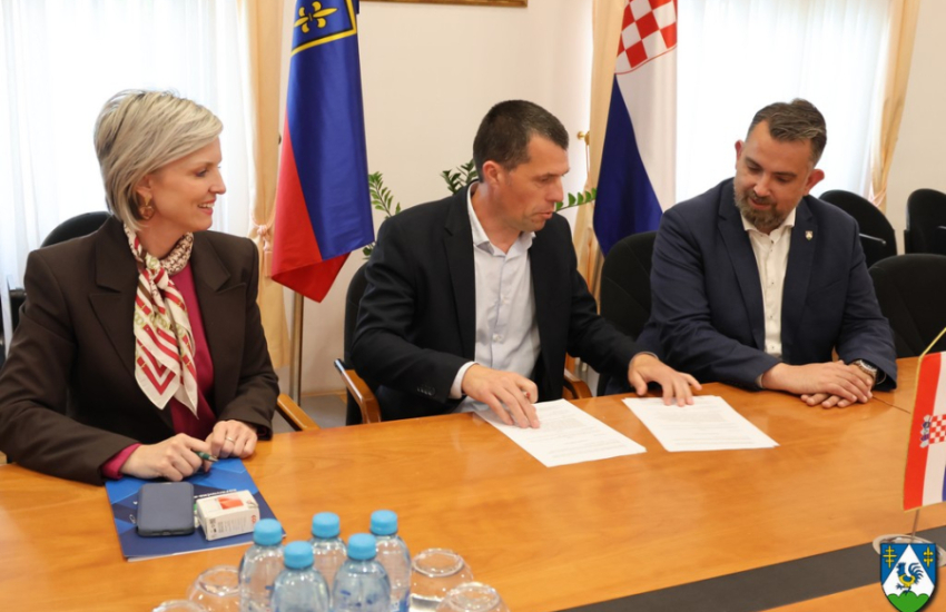 Županija Rotary Clubu Koprivnica uručila donaciju slika namijenjenu pomoći talentiranim učenicima