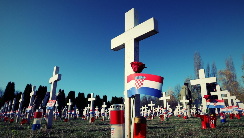 Memorijalno groblje žrtava iz Domovinskog rata u Vukovaru izvor fotografije hrt.hr 1024x579 equal