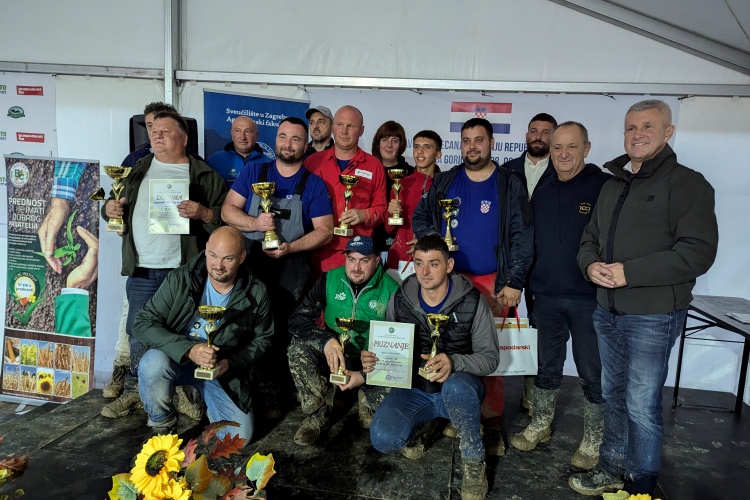 traktor traktori oranje Velika Gorica 1