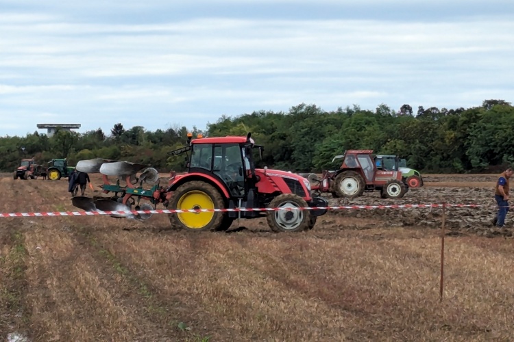 traktor traktori oranje Velika Gorica 18