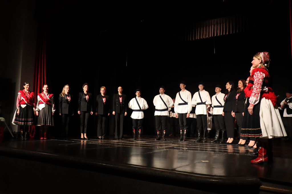Folklorni ansambl koncert koprivnici s ljubalju 2025 06