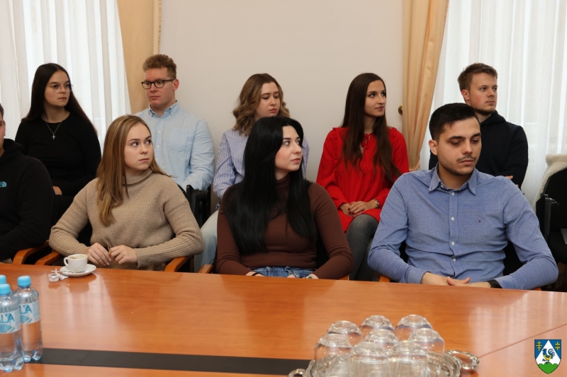 CN9A2872 800x800 equal