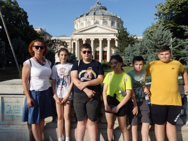Učenici OŠ Sveti Petar Orehovec na Erasmus+ mobilnosti u Rumunjskoj otkrivali što se krije iza vijesti