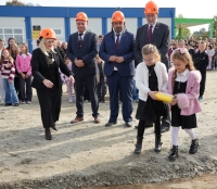Polaganjem vremenske kapsule svečano obilježen početak izgradnje nove škole,</div>...							</div>
											</li>
																													<li>
													<h3 class=