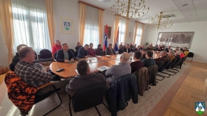 Župan Golubić održao sastanak s lovačkim udrugama na temu sprječavanja &scaron;teta od divljači na poljoprivrednim povr&scaron;inama &nbsp;