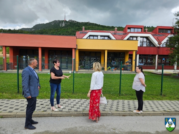 Zamjenik Ljubić posjetio Osnovnu školu Kalnik, fotonaponska elektrana kreće s radom