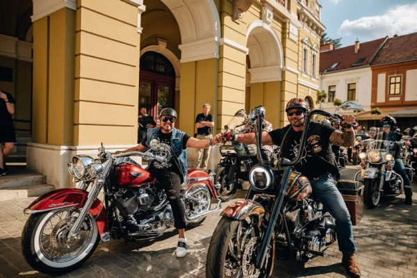 OPEN ROAD TOUR 2026.
