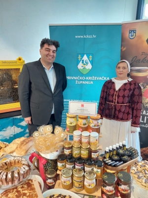 Danijela Jakopović iz Carevdara prva pratilja na 25. Izboru najuzornije hrvatske seoske žene