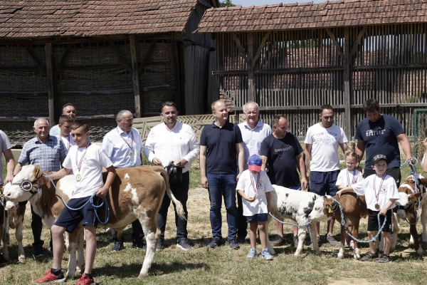 Najmlađi uzgajivači teladi predstavili se na Bambino kupu u Goli
