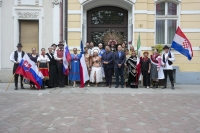Sudionici 19. Međunarodnog festivala folklora „Iz bakine škrinje“ na svečanom</div>...							</div>
											</li>
																													<li>
													<h3 class=