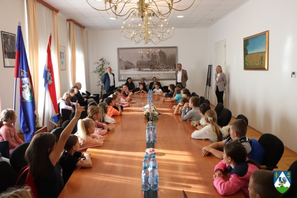 Učenici područnih škola OŠ Sveti Petar Orehovec posjetili Županijsku upravu